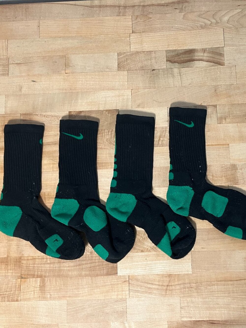 Lot of 2 pairs Men's Medium 6-8 Nike Elite Basketball Crew Socks Black Green